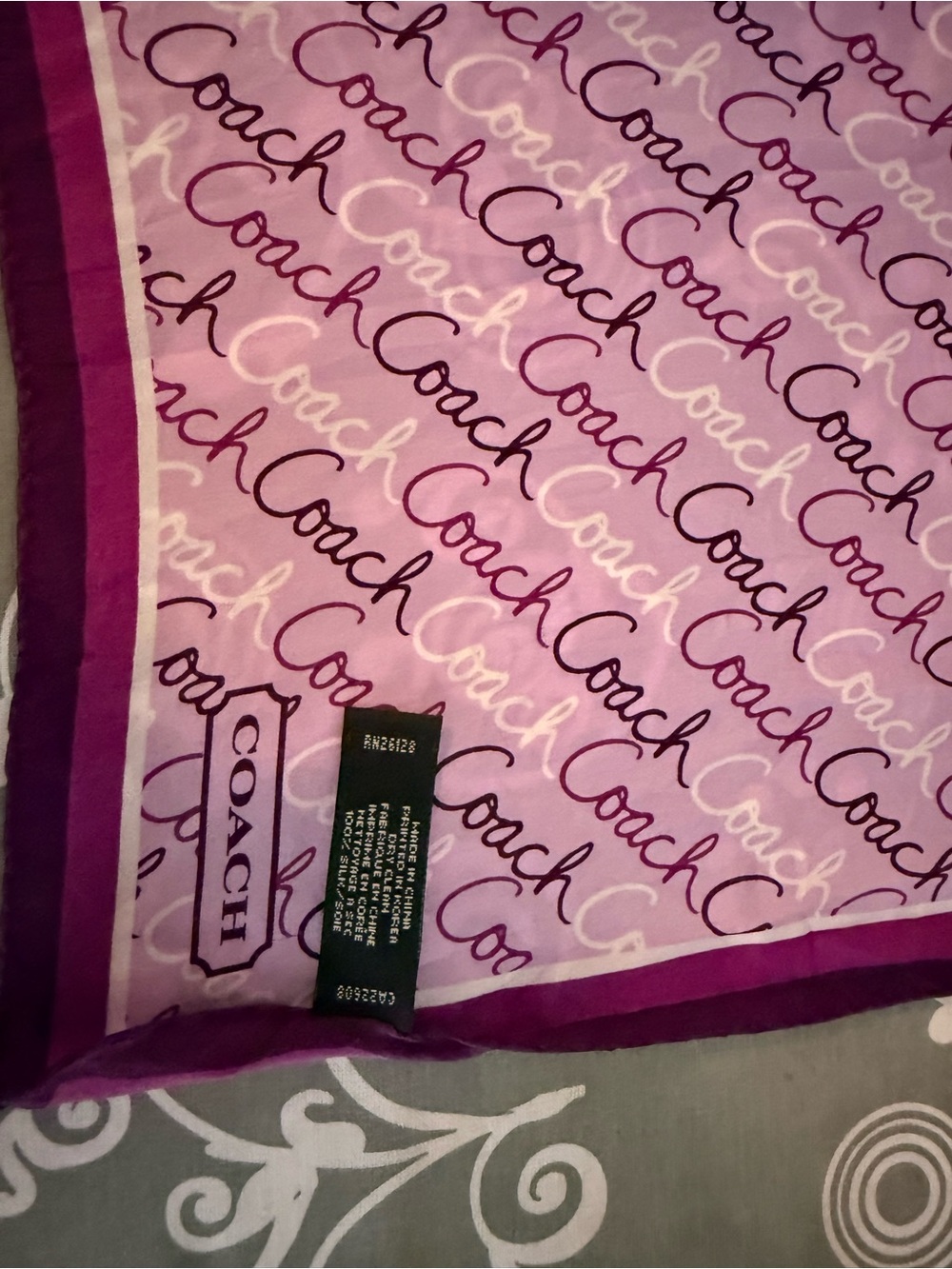 Pre-loved Vintage Coach Pink Script Signature 100% Silk Scarf - Y2K Era - Picture 2 of 4